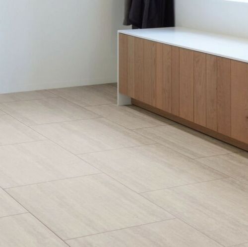 Revêtement vinyle effet carrelage beige