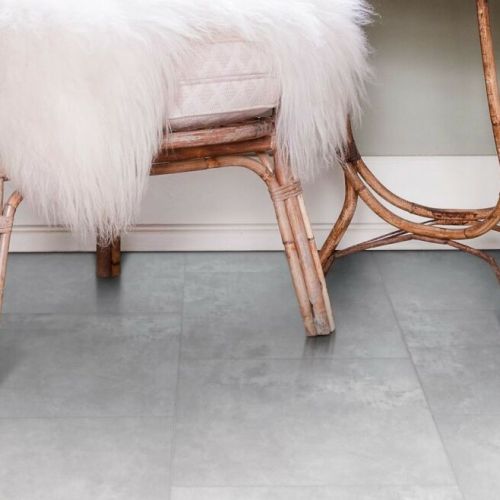 Revêtement vinyle effet carrelage gris