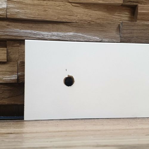 Plinthe blanche, bord droit, 80 mm