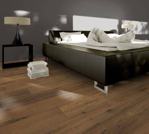 Parquet en Chêne contrecollé fumé, brossé intense, bosselé et raboté main, huilé
