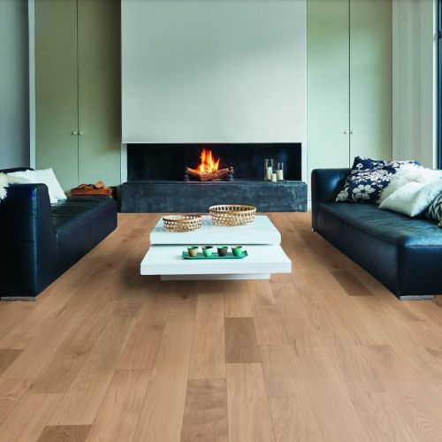 Parquet en Chêne contrecollé brossé, vernis naturel mat