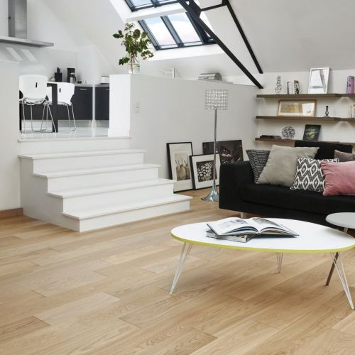 Parquet en Chêne contrecollé brossé, vernis aspect bois flotté mat