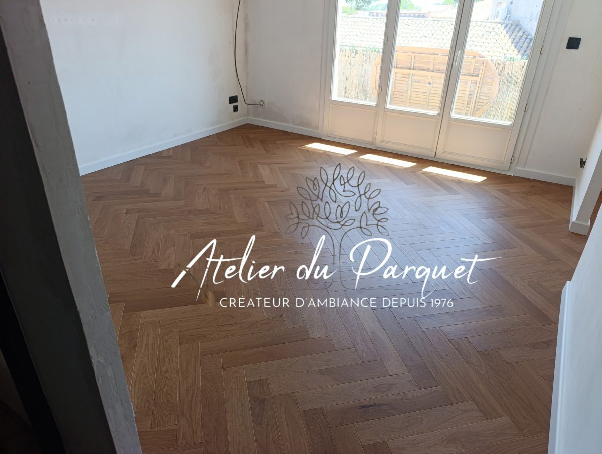 Parquet en Chêne contrecollé Bâton Rompu teinté, vernis mat