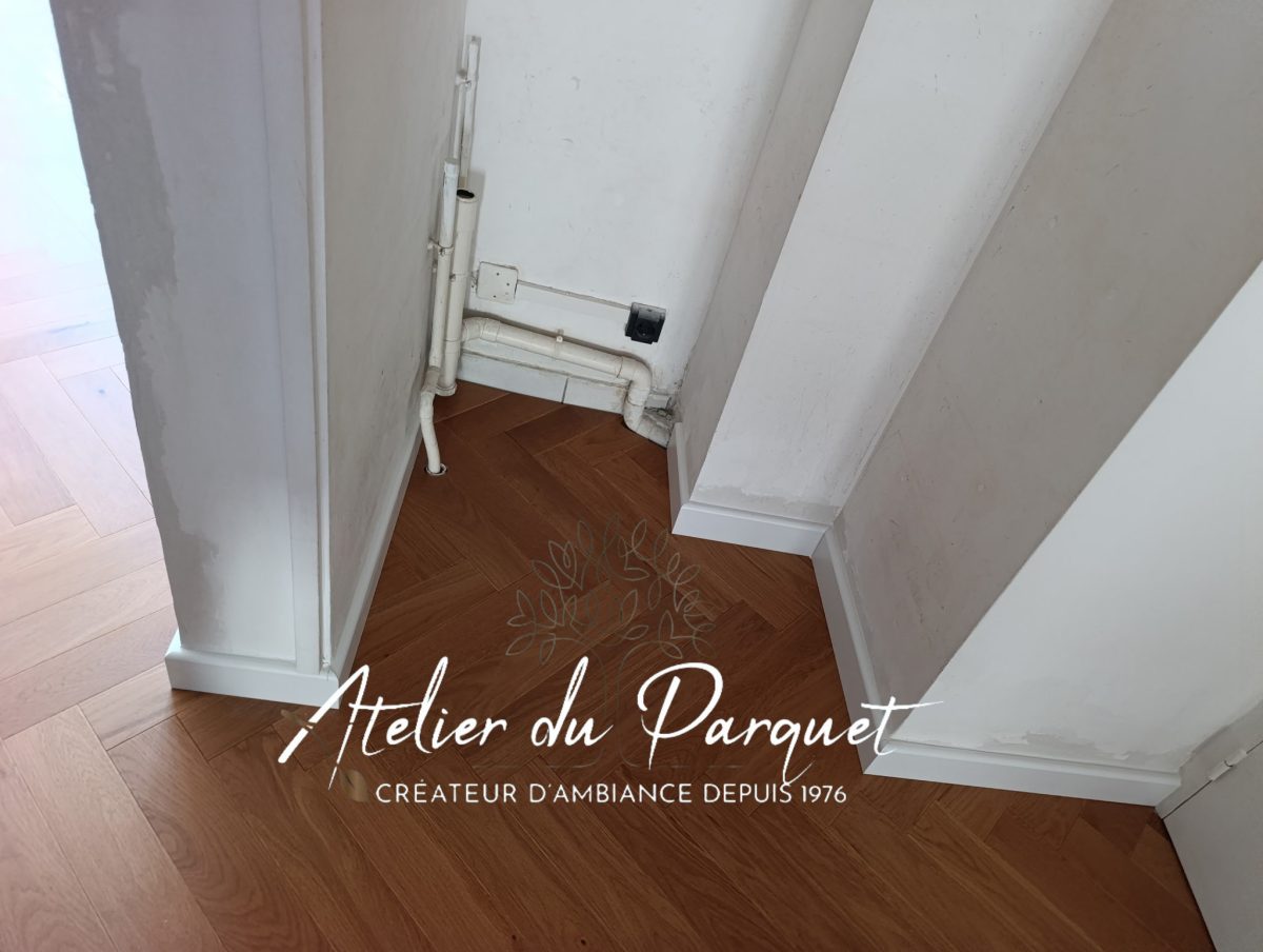 Parquet en Chêne contrecollé Bâton Rompu teinté, vernis mat