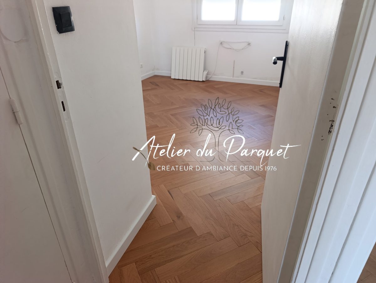 Parquet en Chêne contrecollé Bâton Rompu teinté, vernis mat