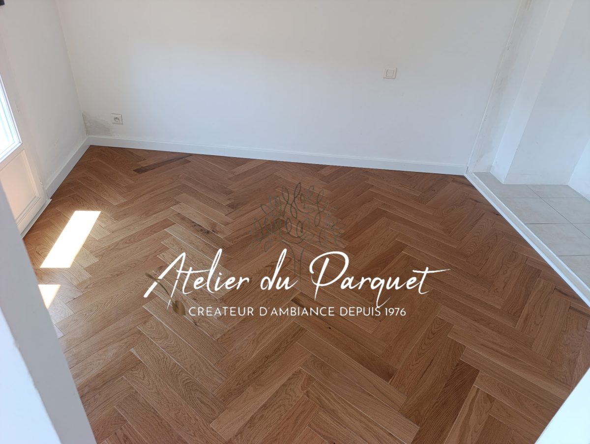 Parquet en Chêne contrecollé Bâton Rompu teinté, vernis mat