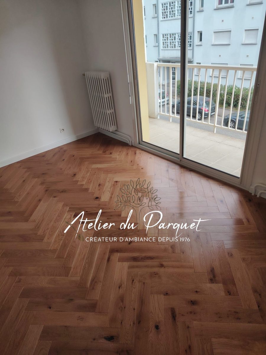 Parquet en Chêne contrecollé Bâton Rompu teinté, vernis mat