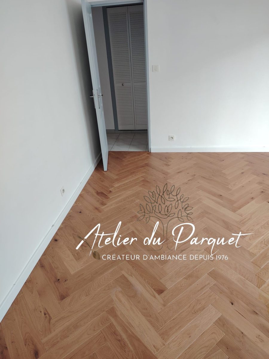 Parquet en Chêne contrecollé Bâton Rompu teinté, vernis mat