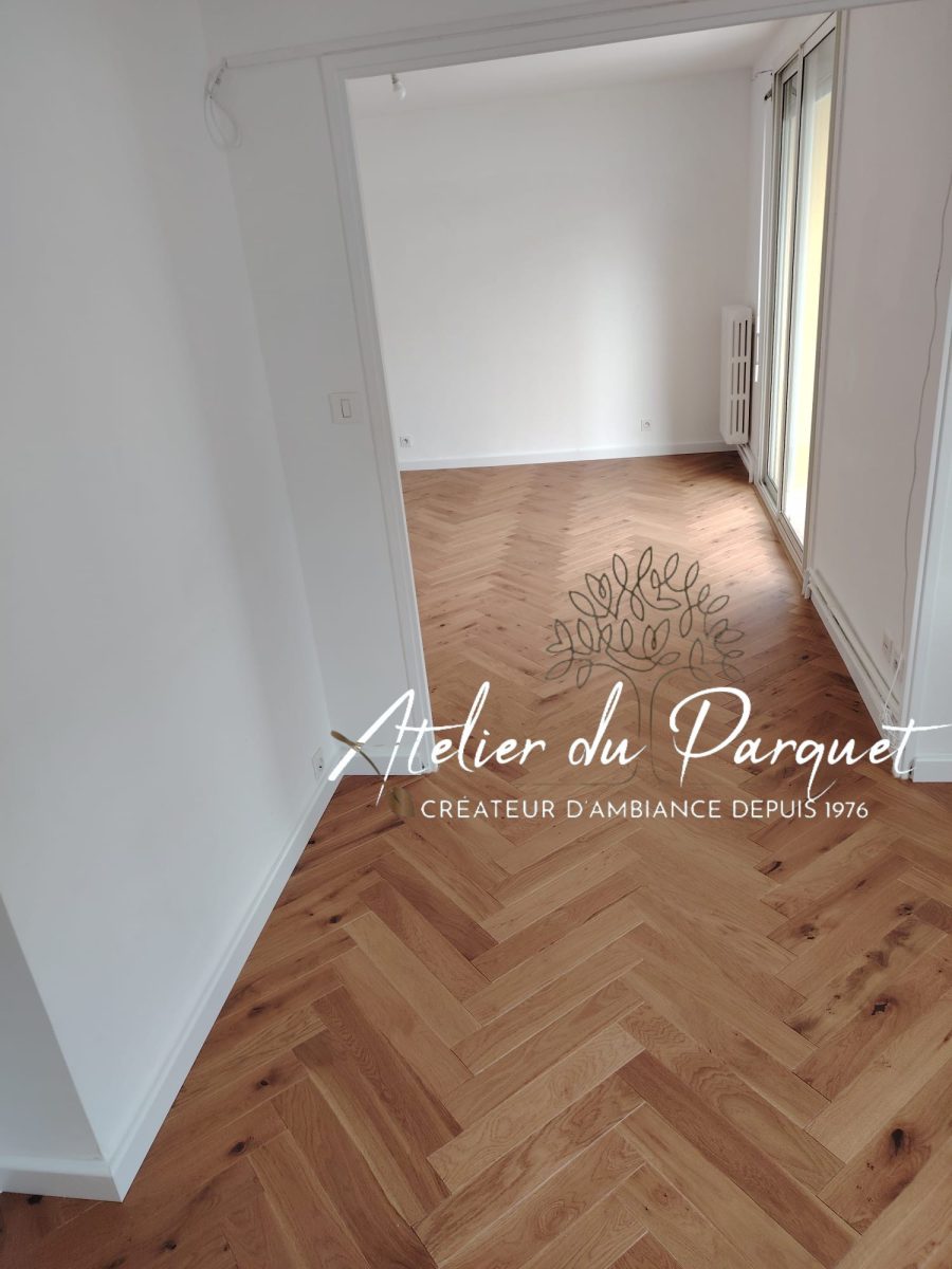 Parquet en Chêne contrecollé Bâton Rompu teinté, vernis mat