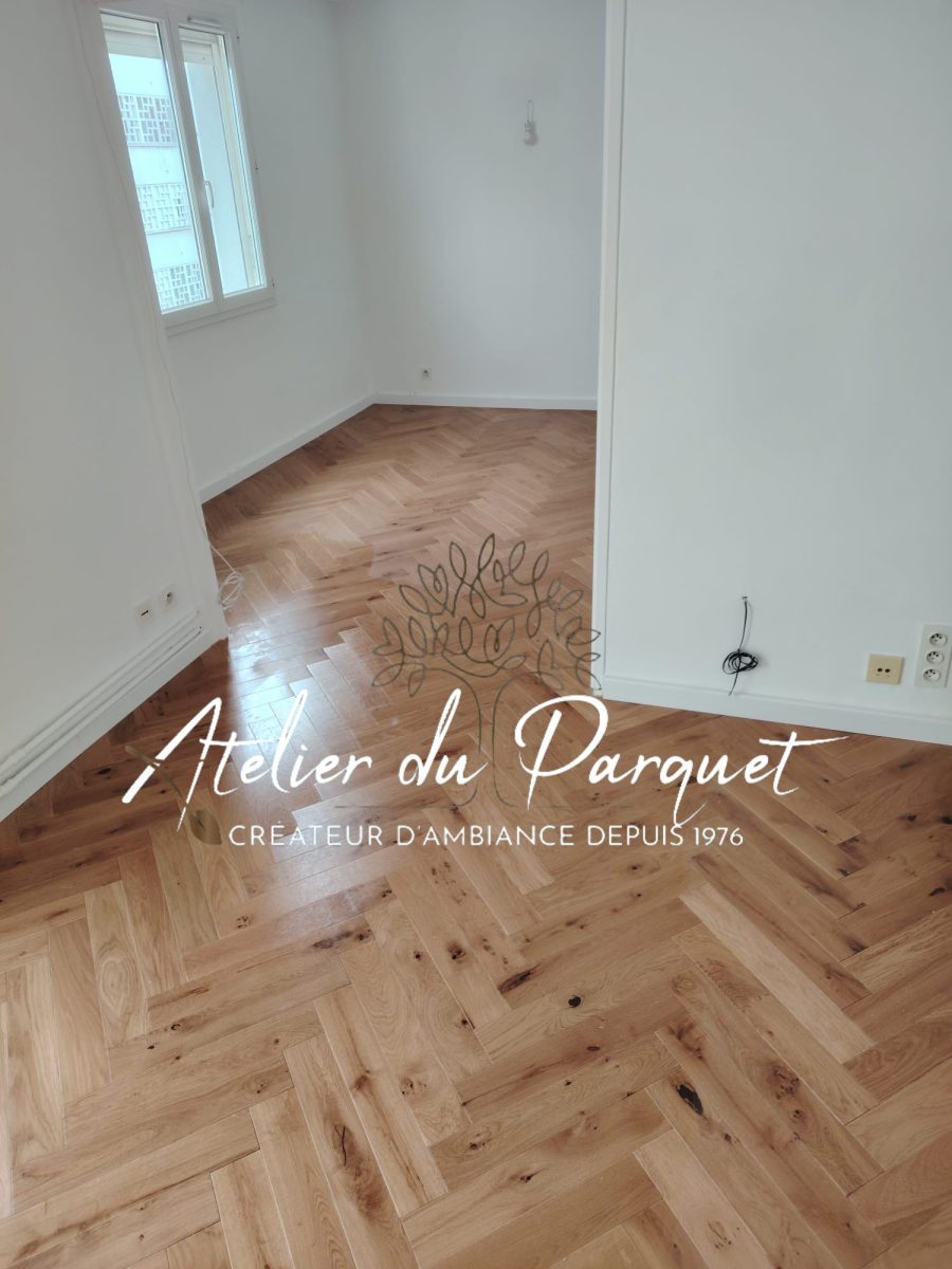 Parquet en Chêne contrecollé Bâton Rompu teinté, vernis mat