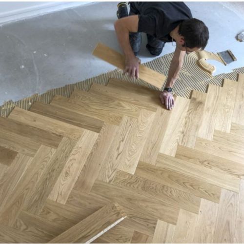 Parquet en Chêne contrecollé, bâton rompu, vernis naturel mat