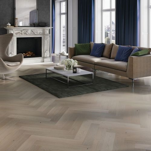 Parquet en Chêne contrecollé Bâton Rompu brossé, vernis mat