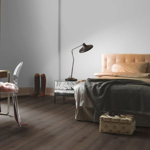 Revêtement stratifié aspect Chêne foncé fumé