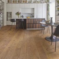 Parquet en Chêne contrecollé structuré, vieilli, vernis mat